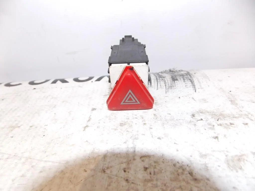 Кнопка аварийной сигнализации VW Transporter T5 2003-2015  [6Y0953235300]  в Вологде