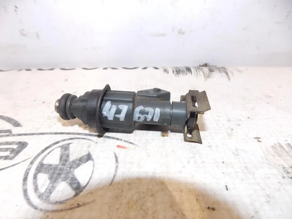 Форсунка инжекторная электрическая VW Polo 1999-2001  [030906031J]  в Вологде