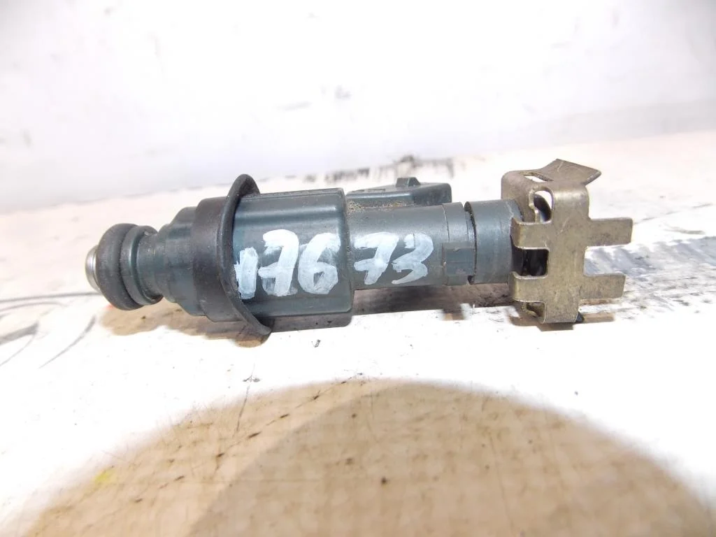 Форсунка инжекторная электрическая VW Polo 1999-2001  [030906031J]  в Вологде