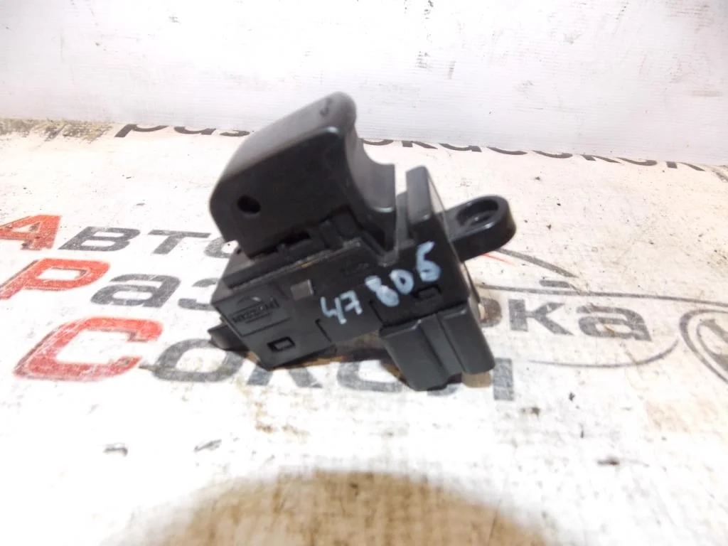 Кнопка стеклоподъемника Nissan Qashqai (J10) 2006-2014  [25411BR00A]  в Вологде