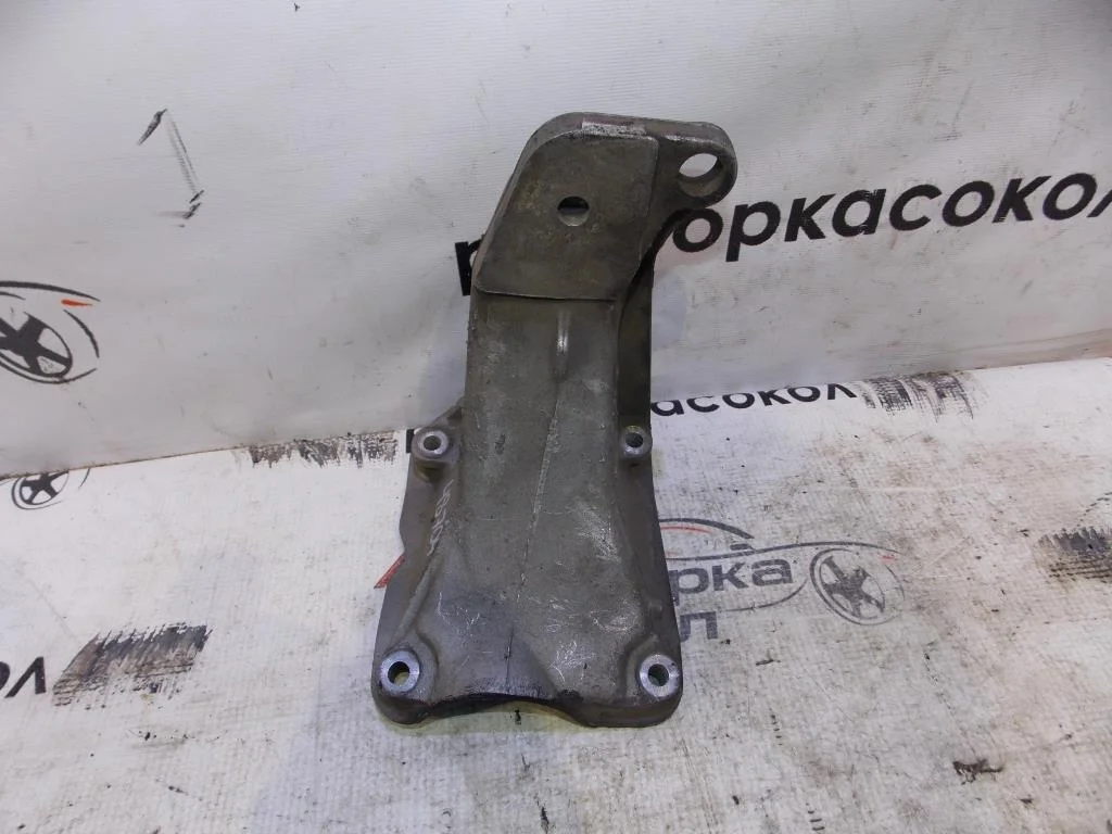 Кронштейн двигателя правый VW Golf III \Vento 1991-1997  [1H0199354A]  в Вологде