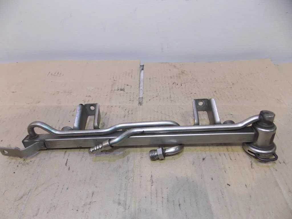 Рейка топливная (рампа) VW Passat (B5) 1996-2000  [06B133317L]  1.6 AHL в Вологде