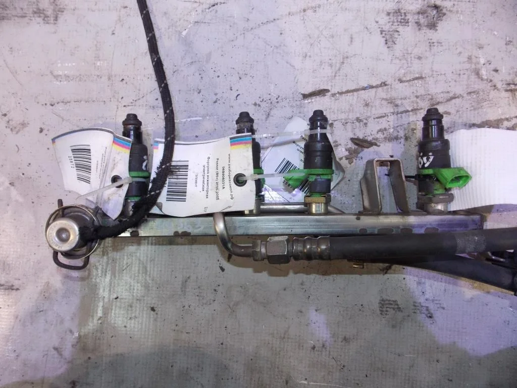 Рейка топливная (рампа) VW Passat (B5+) 2000-2005  [06B133317L]  AZM 2.0 8V в Вологде