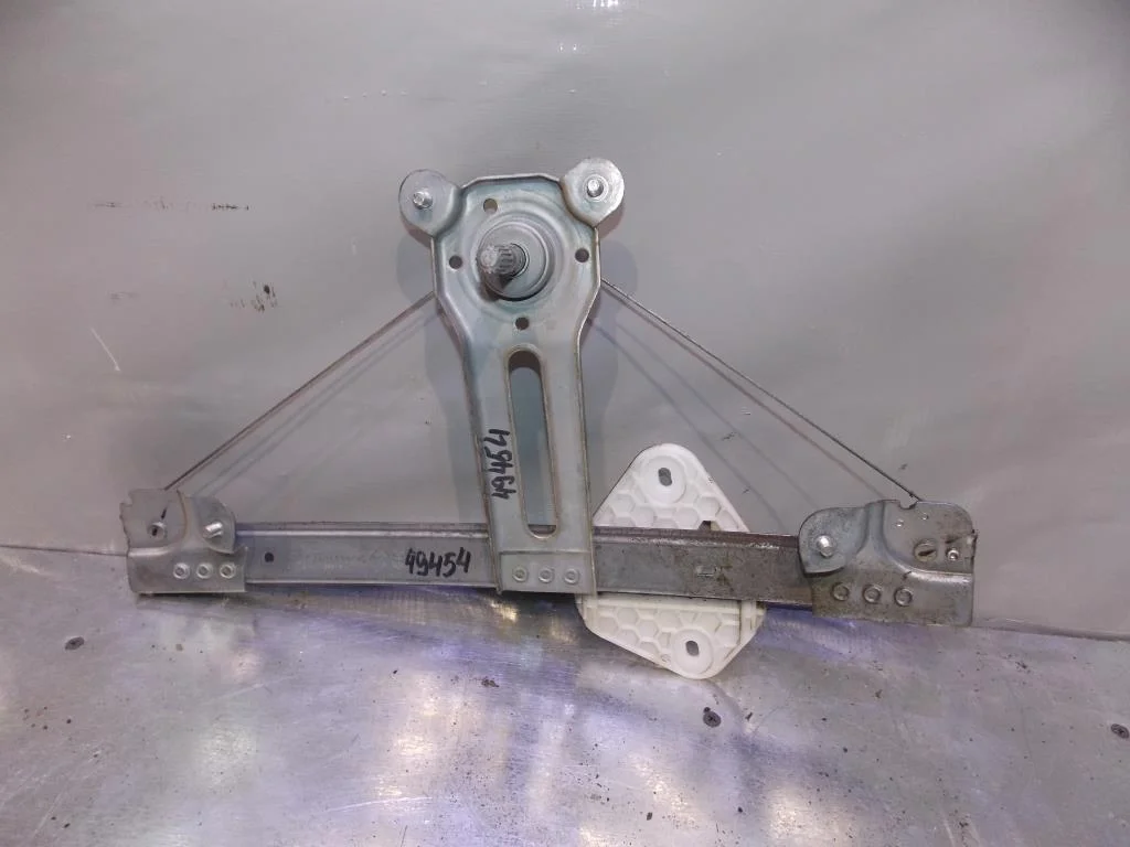 Стеклоподъемник механ. задний левый Renault Logan 2005-2014  [8200804307]  1.6 K7MF710 в Вологде