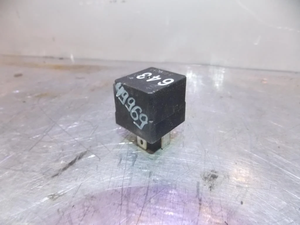 Реле VW Transporter T5 2003-2015  [8K0951253]  CAAB 2.0 TDI в Вологде