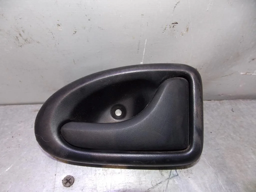 Ручка двери внутренняя правая Renault Logan 2005-2014  [7700830079]  1.6 K7MF710 в Вологде