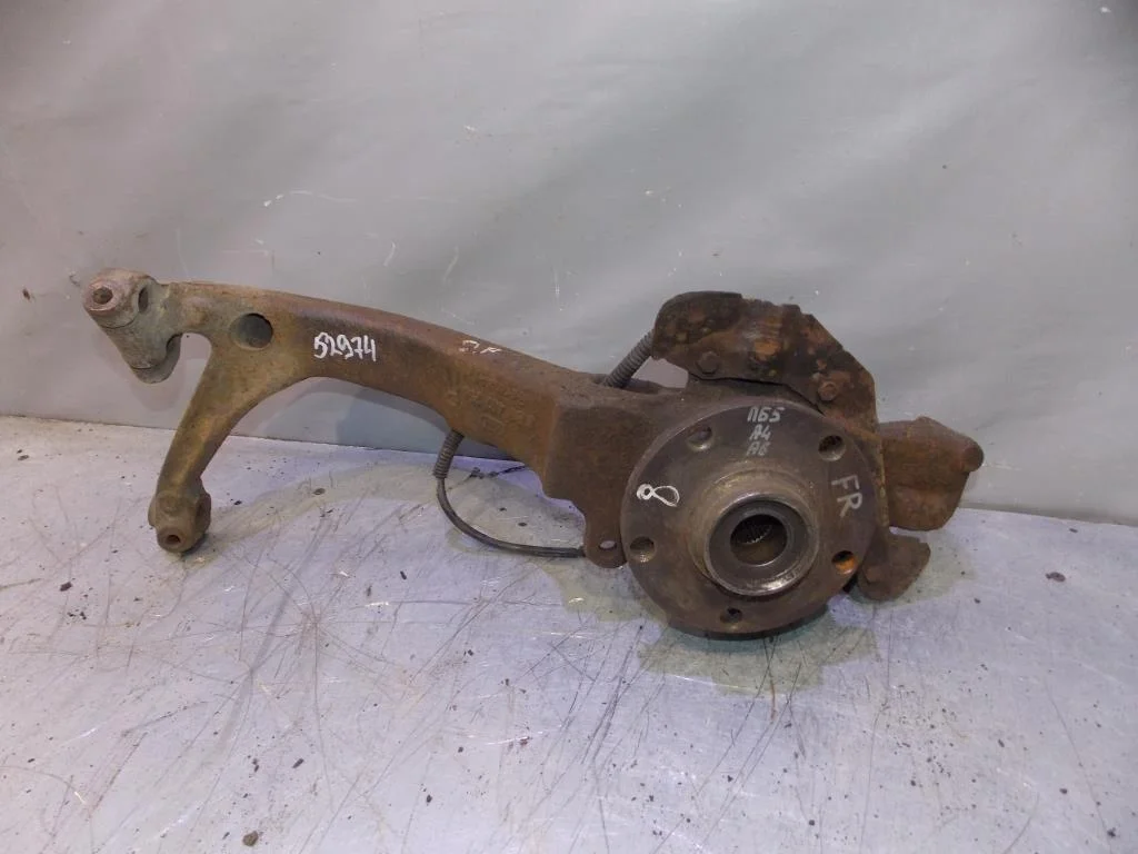 Кулак поворотный передний правый Audi A4 (B5) 1994-2002  [8D0407258P]  в Вологде