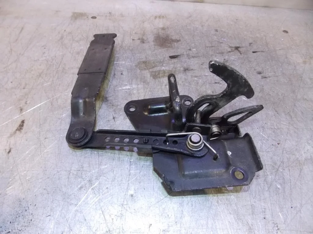 Замок капота Audi A6 (C5) 1997-2004  [4B0823480F]  в Вологде