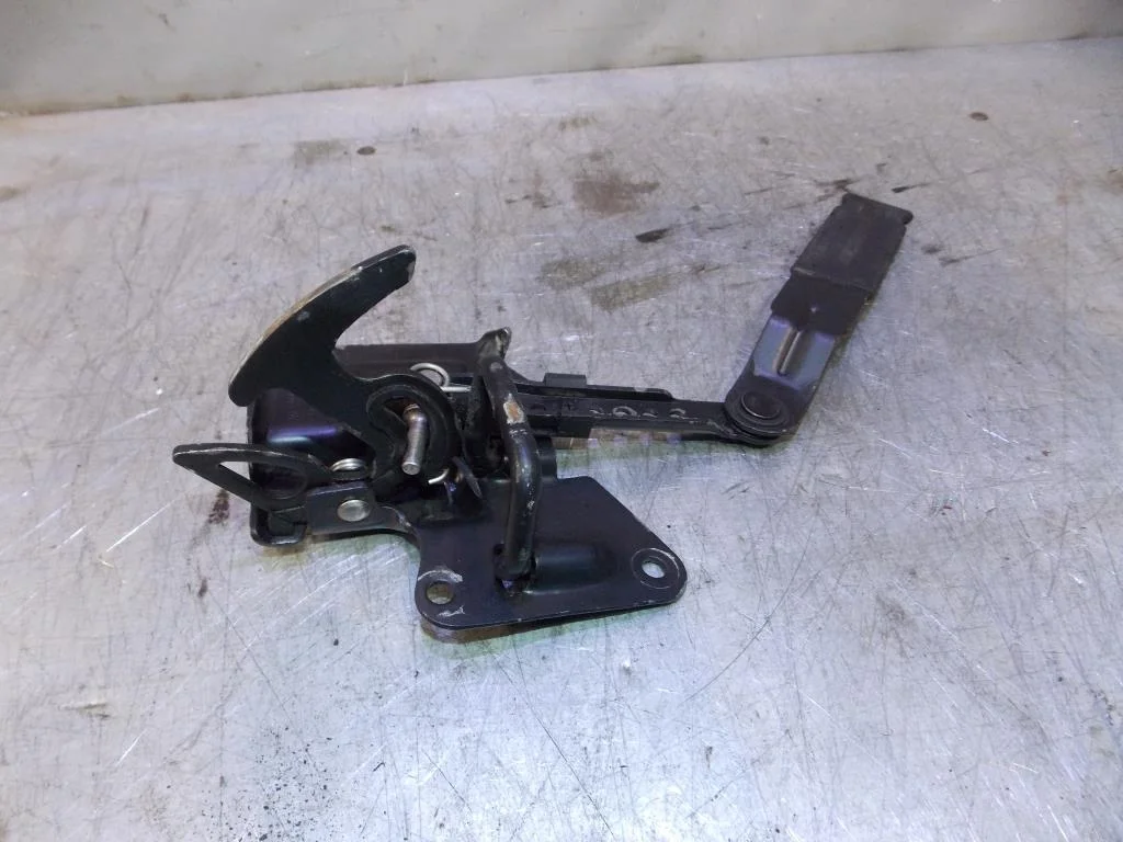 Замок капота Audi A6 (C5) 1997-2004  [4B0823480F]  в Вологде