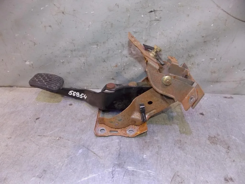 Педаль тормоза Mazda Mazda 6 (GG) 2002-2007  [GJ6A43300B]  2.0TD 16V RF5C в Вологде