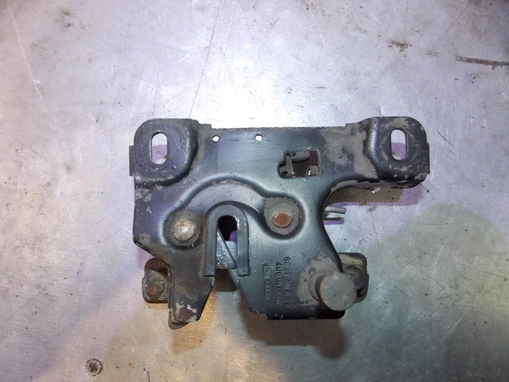 Замок капота Audi A6 (C5) 1997-2004  [8L0823509]  в Вологде