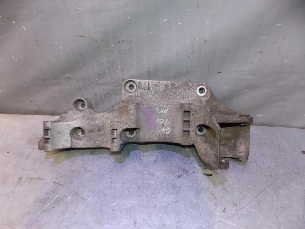 Кронштейн генератора VW Golf IV \Bora 1997-2005  [06A903143P]  в Вологде