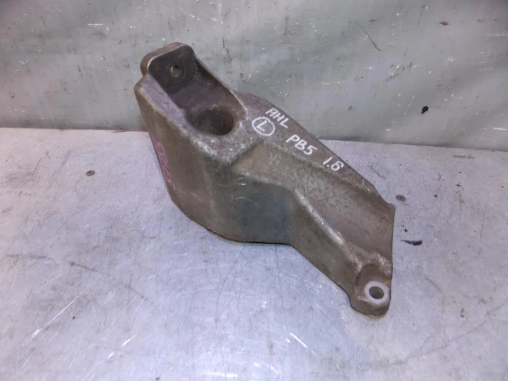Кронштейн двигателя левый Audi A4 (B5) 1994-2002  [8D0199307J]  1.6 AHL в Вологде