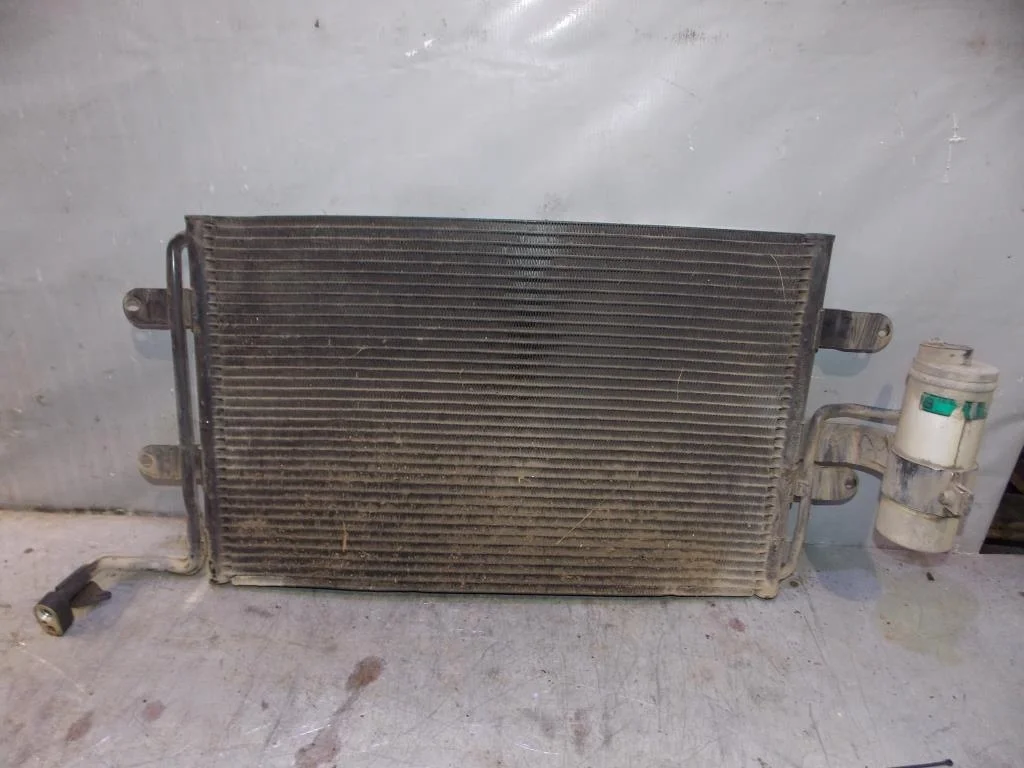 Радиатор кондиционера (конденсер) VW Golf IV \Bora 1997-2005  [1J0820411D]  в Вологде