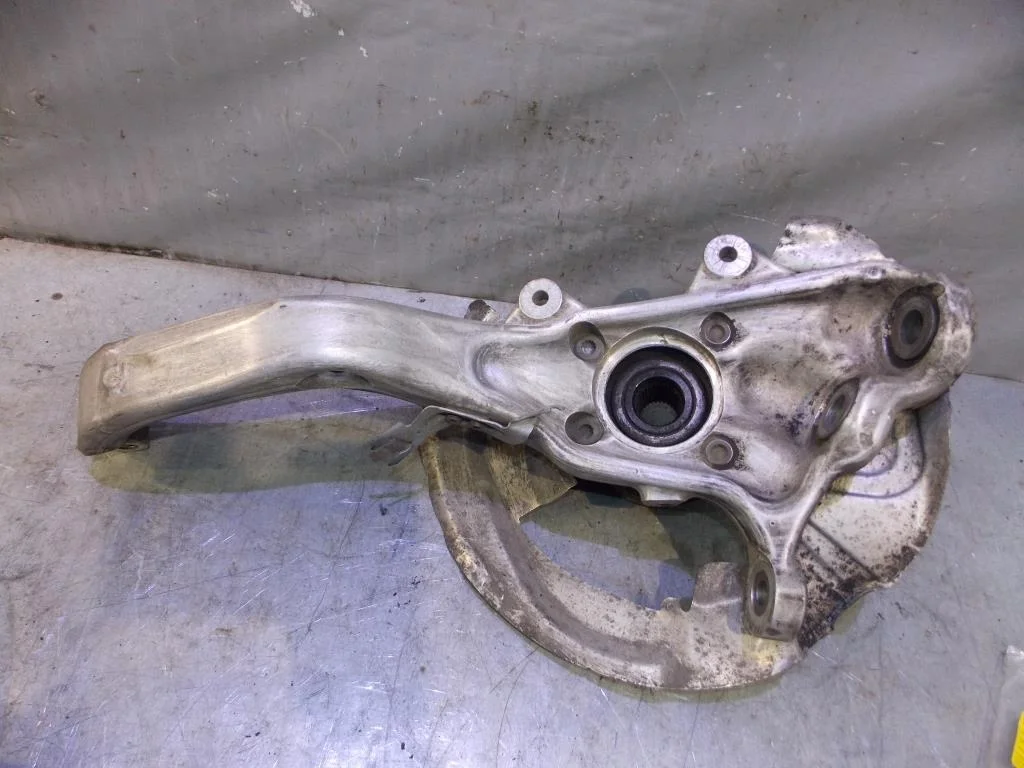 Кулак поворотный передний правый BMW X6 E71 2008-2014  [31216773784]  в Вологде