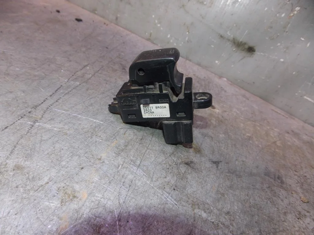 Кнопка стеклоподъемника Nissan Qashqai (J10) 2006-2014  [25411JD000]  1.6 16V HR16DE в Вологде