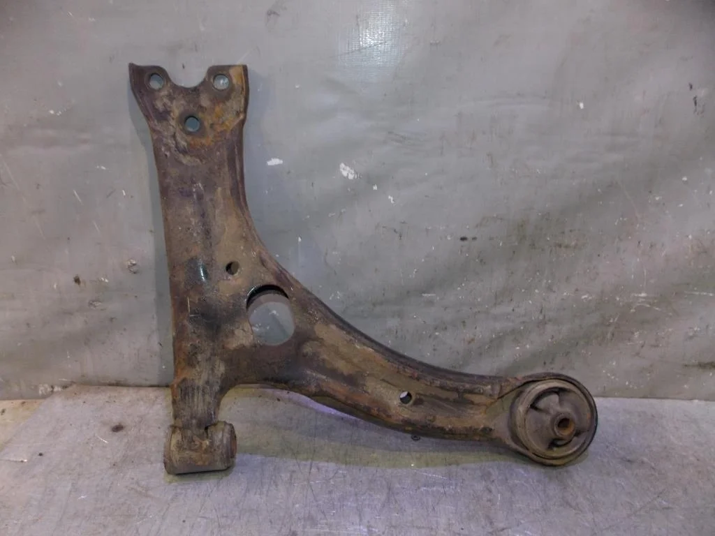 Рычаг передний левый Toyota Avensis II 2003-2008  [4806905070]  в Вологде