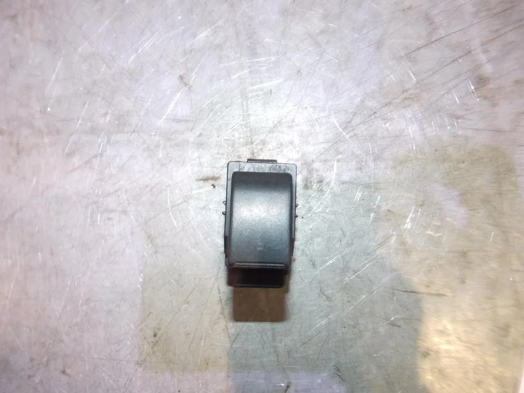 Кнопка стеклоподъемника Toyota Avensis II 2003-2008  [8481005050]  в Вологде