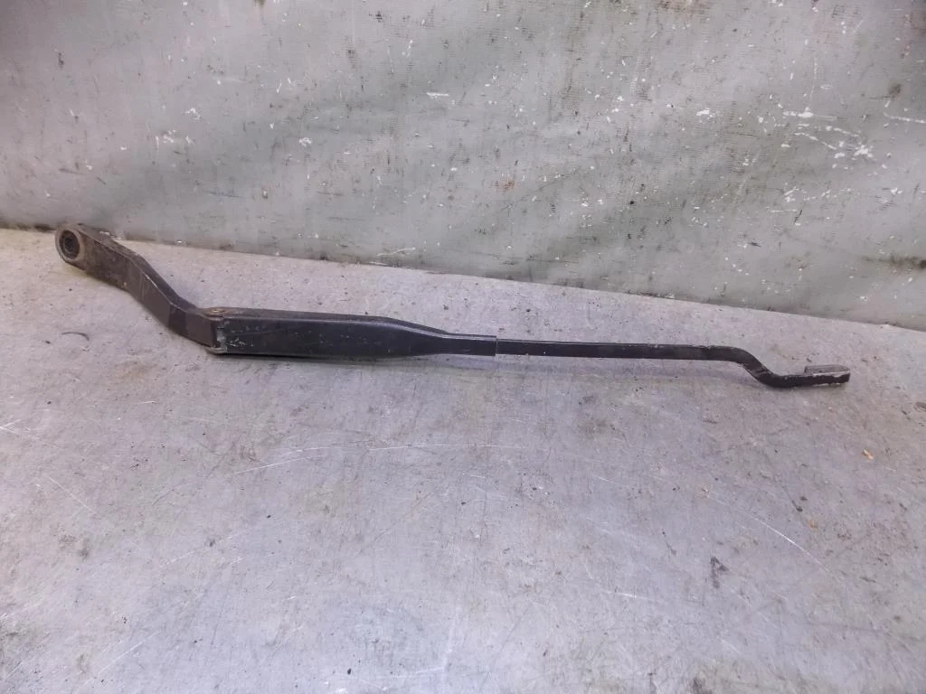 Поводок стеклоочистителя передний левый Nissan Primera P10E 1990-1996  [2888071J01]  SR20DI в Вологде