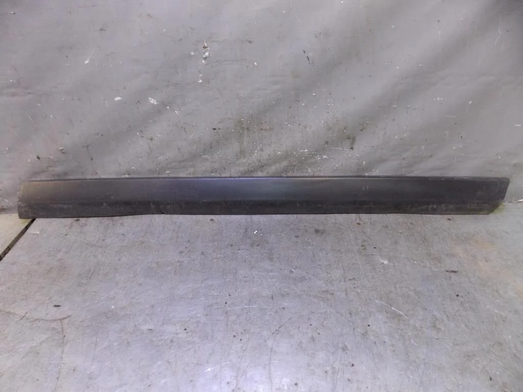 Молдинг передней правой двери VW Passat (B5) 1996-2000  [3B0854940B]  в Вологде