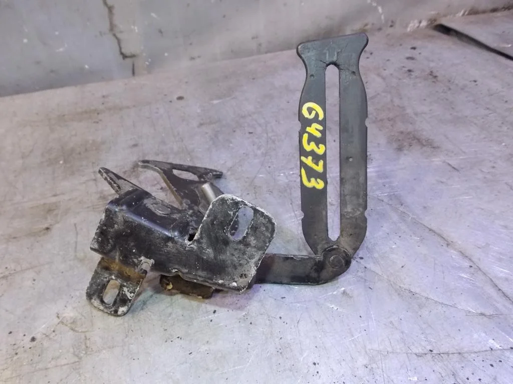 Замок капота Audi 100 (C4) 1991-1994  [4A0823480A]  в Вологде