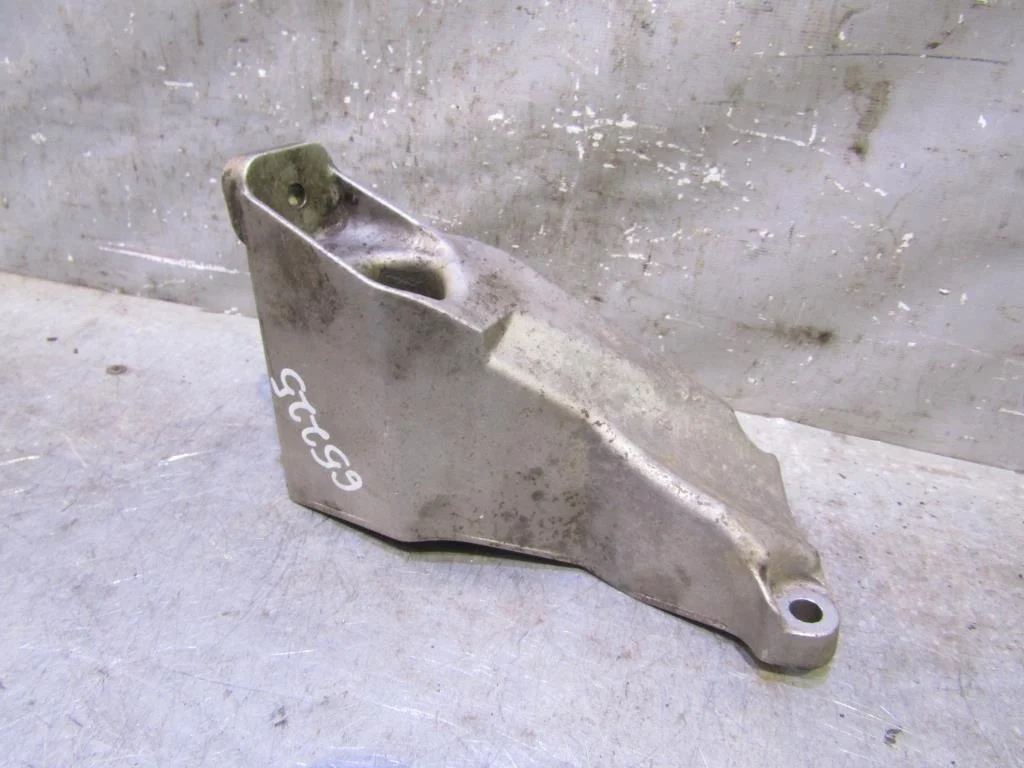 Кронштейн двигателя левый VW Passat (B5+) 2000-2005  [8D0199307P]  1.8T 20V AWM в Вологде