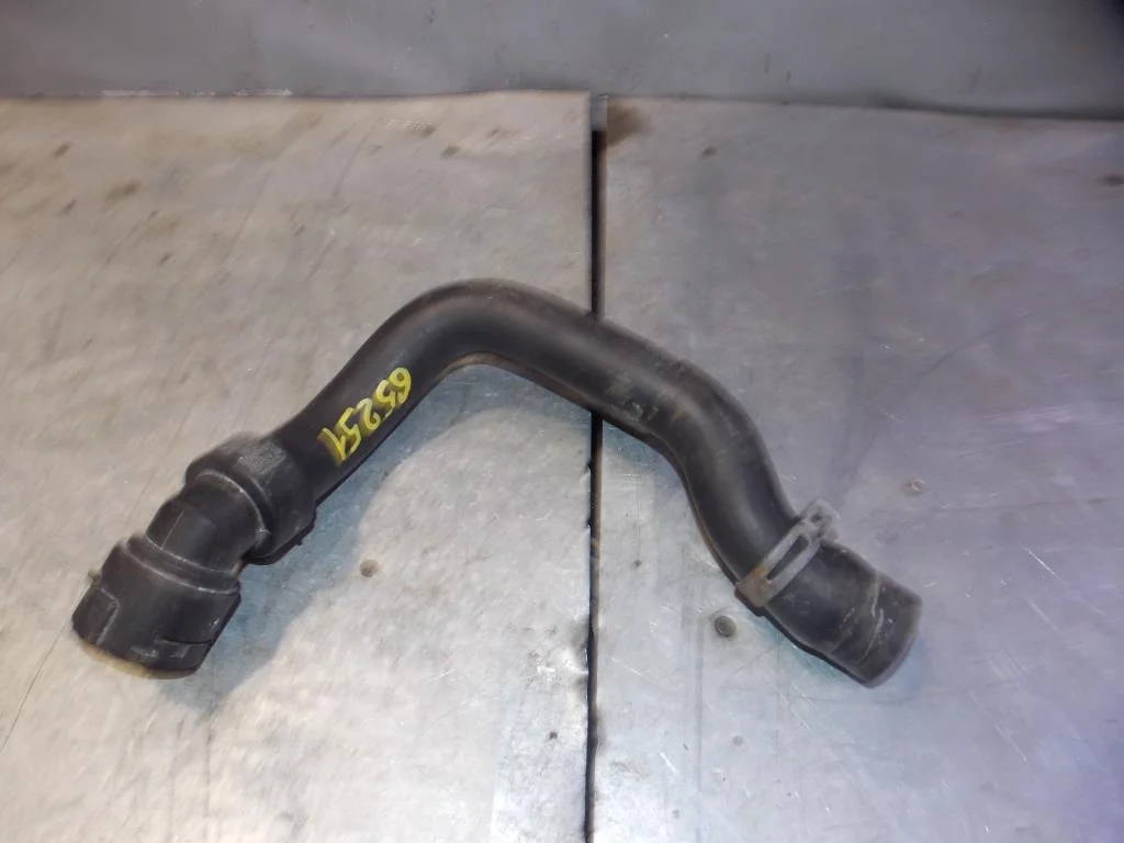 Патрубок радиатора VW Passat (B5+) 2000-2005  [8D0121101AD]  1.9 TDI в Вологде