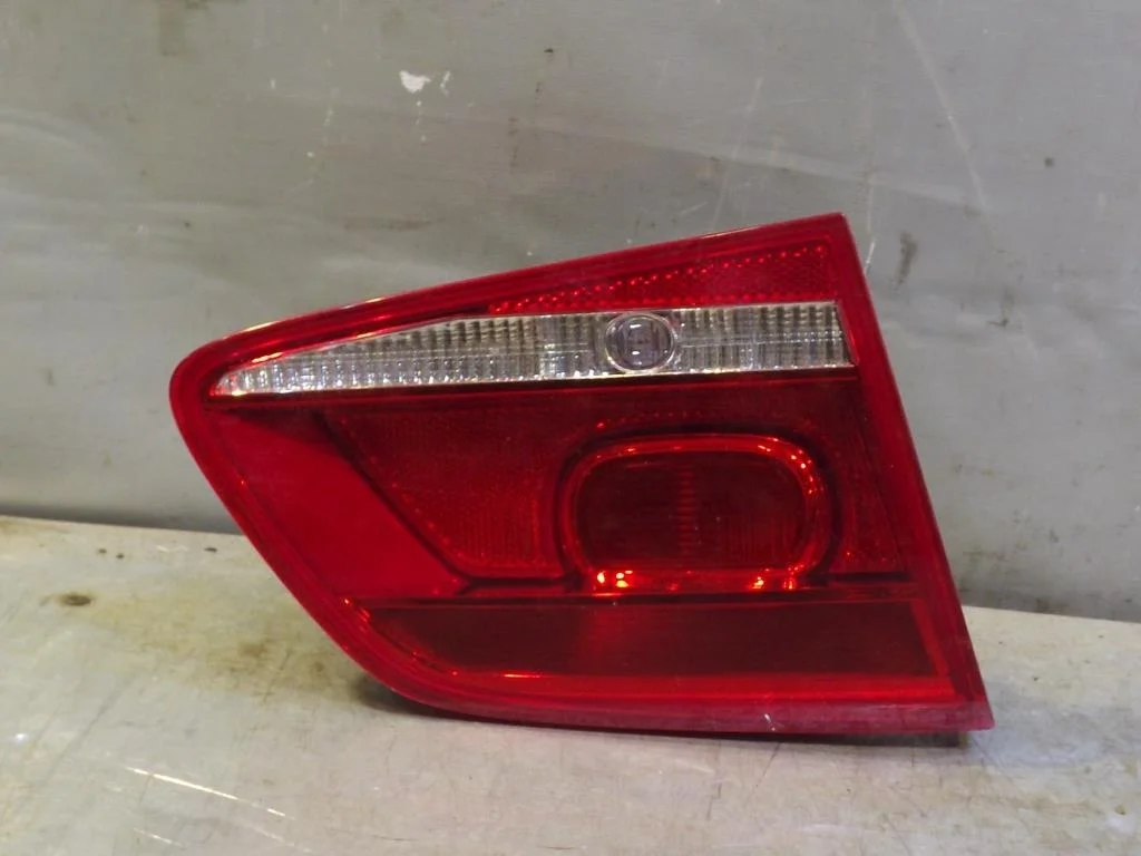 Фонарь задний внутренний левый VW Passat (B7) 2011-2015  [3AE945093J]  1.4 16V CAXC в Вологде