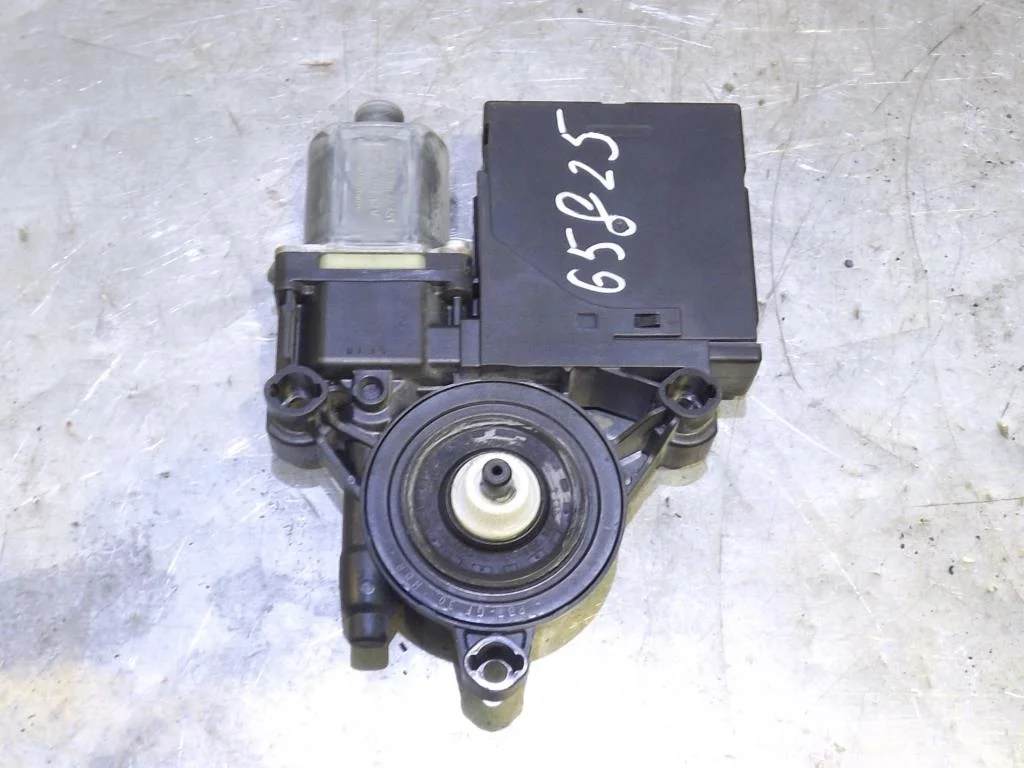 Моторчик стеклоподъемника VW Passat (B7) 2011-2015  [3AA959702A]  1.4 16V CAXC в Вологде