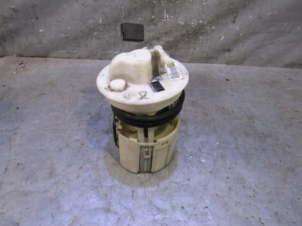 Насос топливный электрический Mazda Mazda 6 (GG) 2002-2007  [LF171335ZD]  в Вологде