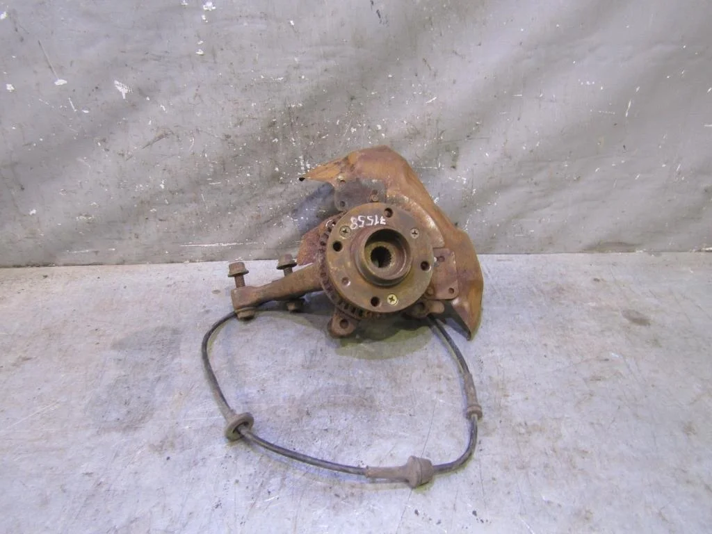 Кулак поворотный передний левый VW Passat (B3) 1988-1993  [357407255C]  в Вологде