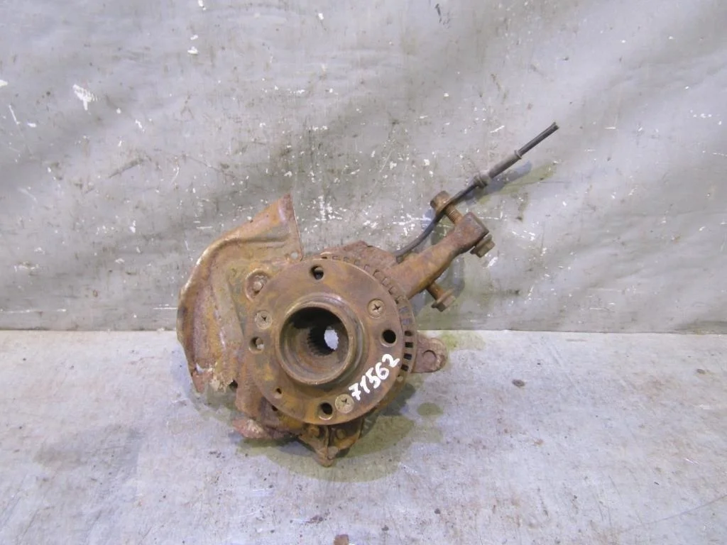 Кулак поворотный передний правый VW Passat (B3) 1988-1993  [357407256C]  в Вологде