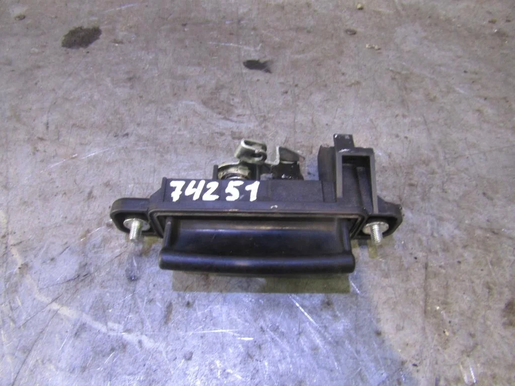 Ручка открывания багажника Mazda Mazda 3 (BK) 2002-2009  [BP4K62410A]  2.3 MZR DISI Turbo в Вологде