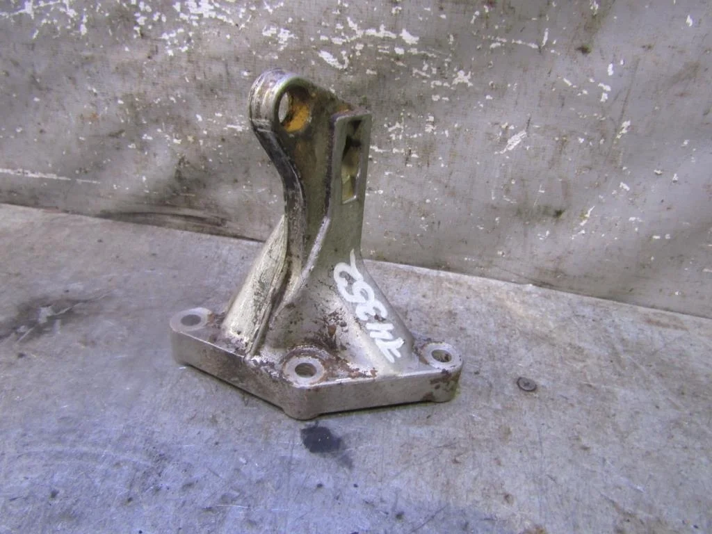 Кронштейн опоры КПП VW Passat (B3) 1988-1993  [357199353A]  в Вологде