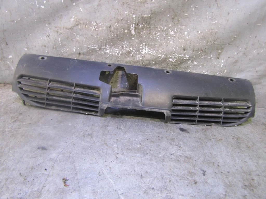 Решетка радиатора Peugeot 206 1998-2012  [7804H5]  в Вологде