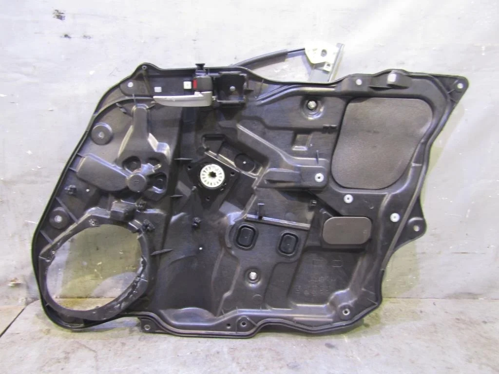 Стеклоподъемник электр. передний правый Mazda Mazda 3 (BK) 2002-2009  [BP4K58590]  2.3 MZR DISI Turbo в Вологде