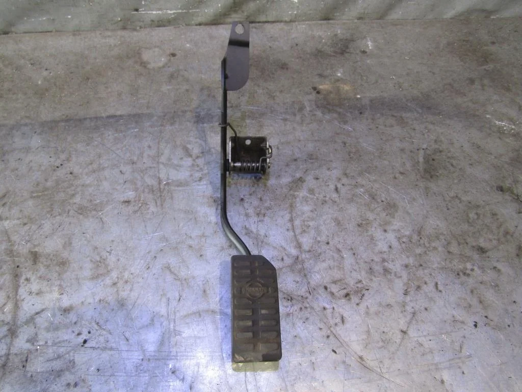 Педаль газа Nissan Almera N16 2000-2006  [18002AU410]  QG15DE в Вологде