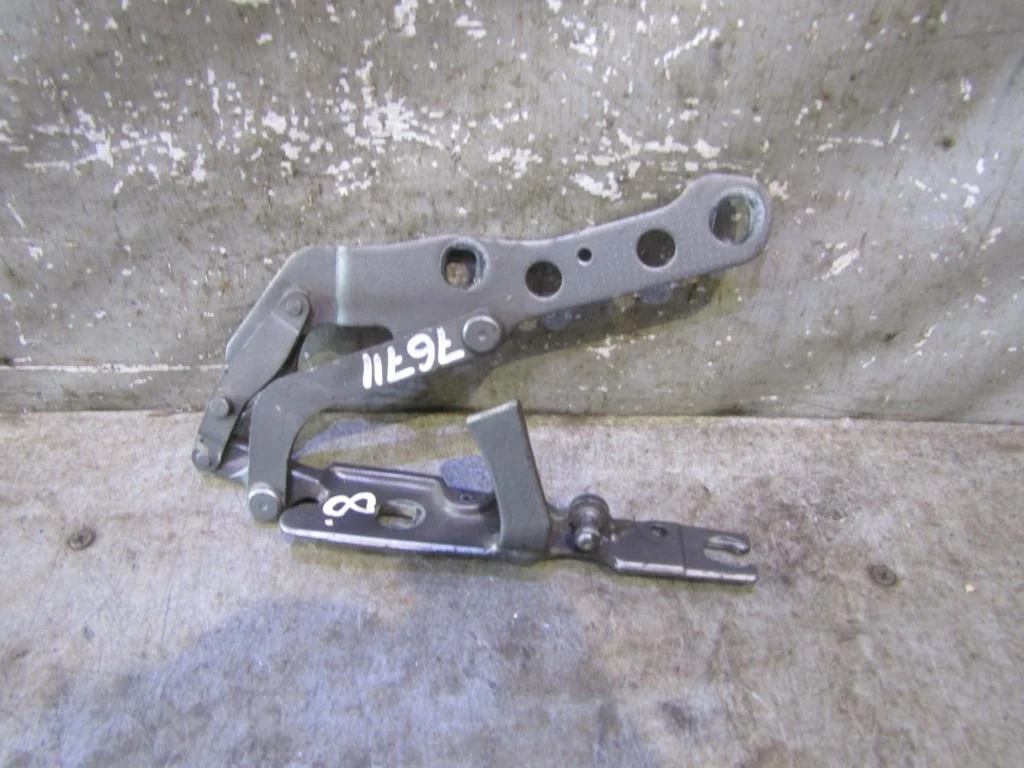 Петля капота правая BMW X3 E83 2004-2010  [41613452844]  в Вологде