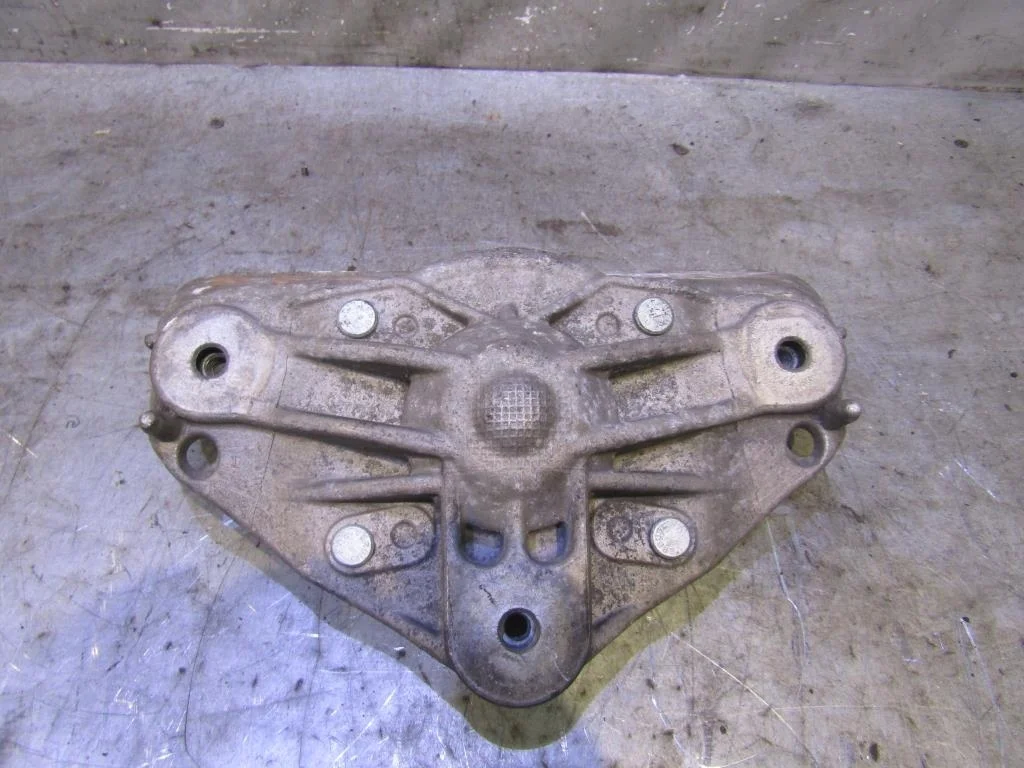 Кронштейн амортизатора VW Touareg 2002-2010  [7L0412391D]  4.2 V8 AXQ в Вологде