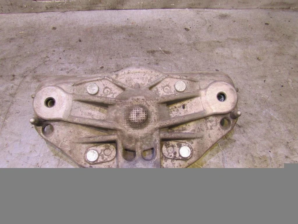 Кронштейн амортизатора VW Touareg 2002-2010  [7L0412391D]  4.2 V8 AXQ в Вологде