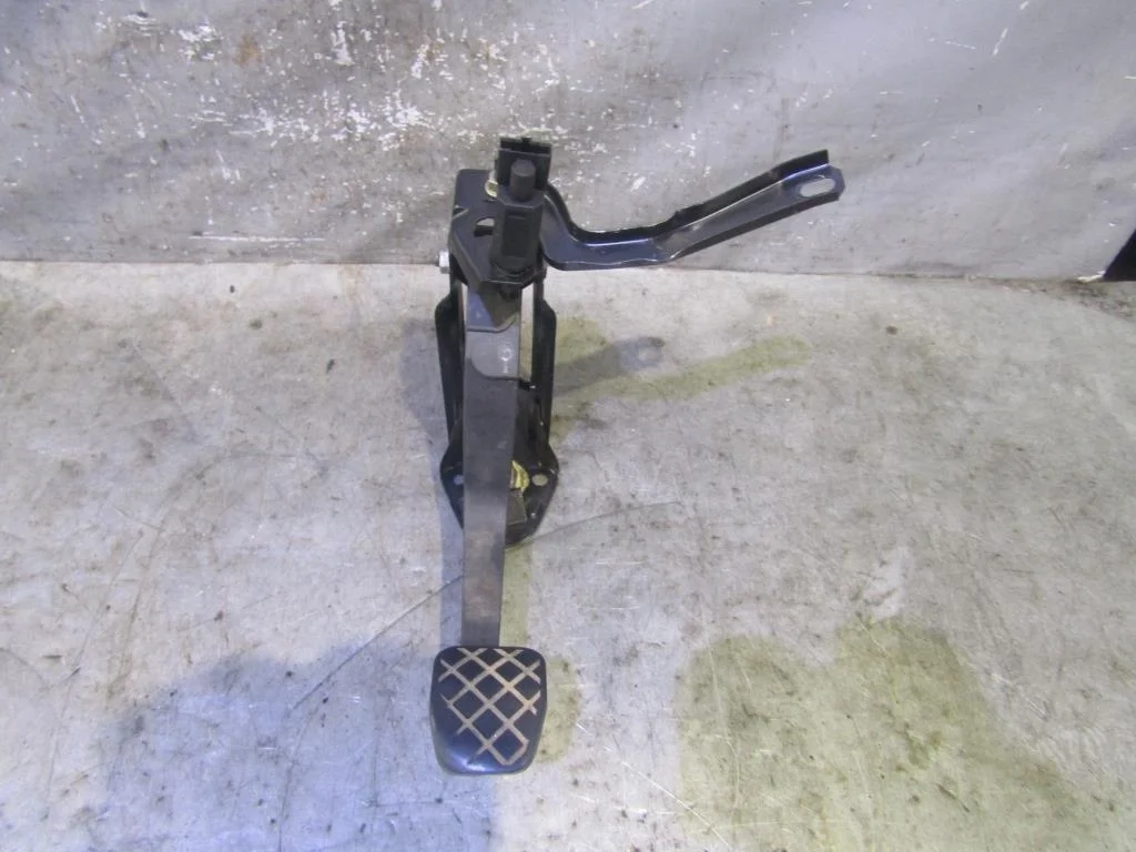 Педаль сцепления VW Golf IV \Bora 1997-2005  [1J1721319]  1.6 AKL в Вологде