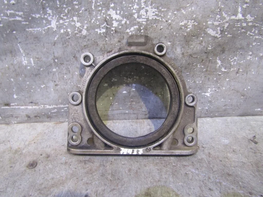 Крышка коленвала задняя VW Golf IV \Bora 1997-2005  [06B103171B]  1.6 AKL в Вологде