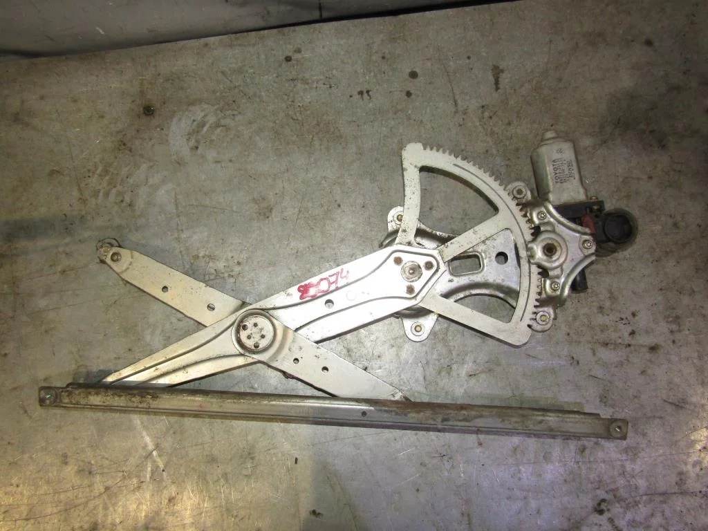 Стеклоподъемник электр. передний правый Toyota Camry CV3 2001-2006  [6980133050]  2.4 16V 	2AZFE в Вологде