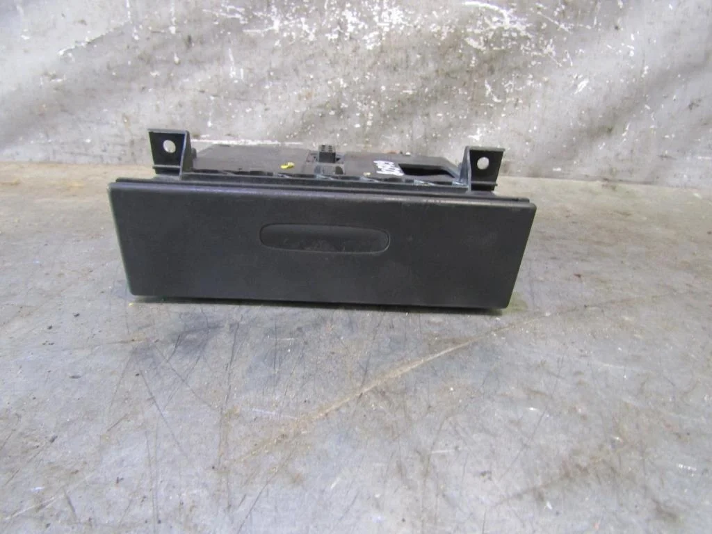 Пепельница передняя Porsche Cayenne 2003-2010  [95555224502]  4.8 V8 M4851 (500 HP) в Вологде