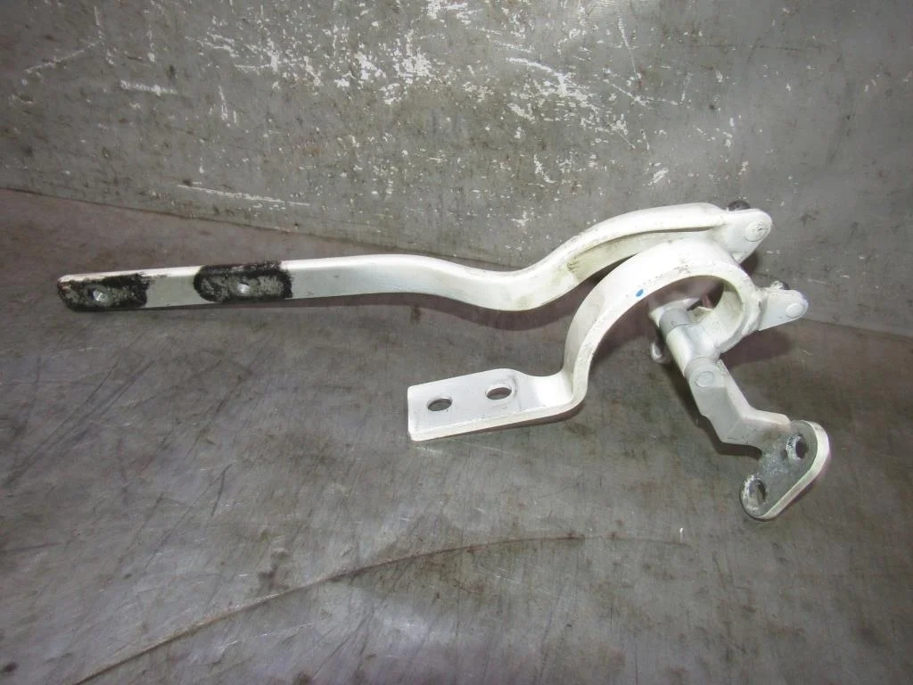 Петля двери багажника Porsche Cayenne 2003-2010  [95551230200]  4.8 V8 M4851 (500 HP) в Вологде