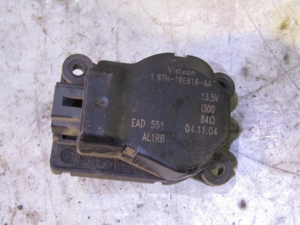 Моторчик заслонки печки Ford Focus I 1998-2004  [1448242]  1.6 8V CDDA в Вологде