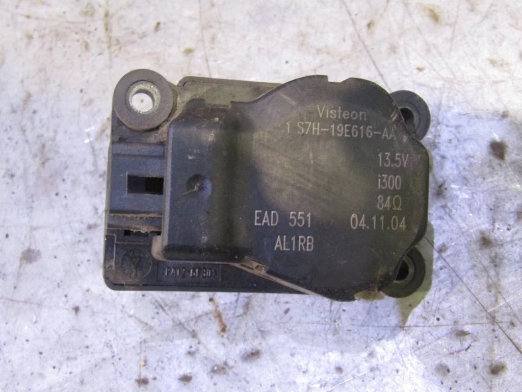 Моторчик заслонки печки Ford Focus I 1998-2004  [1448242]  1.6 8V CDDA в Вологде