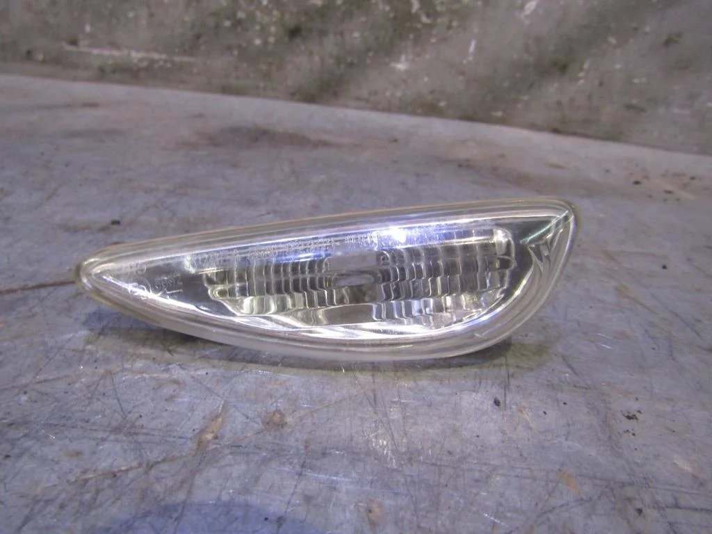 Повторитель на крыло левый Hyundai Solaris 2010-2017  [923031R000]  1.6 16V G4FC  в Вологде