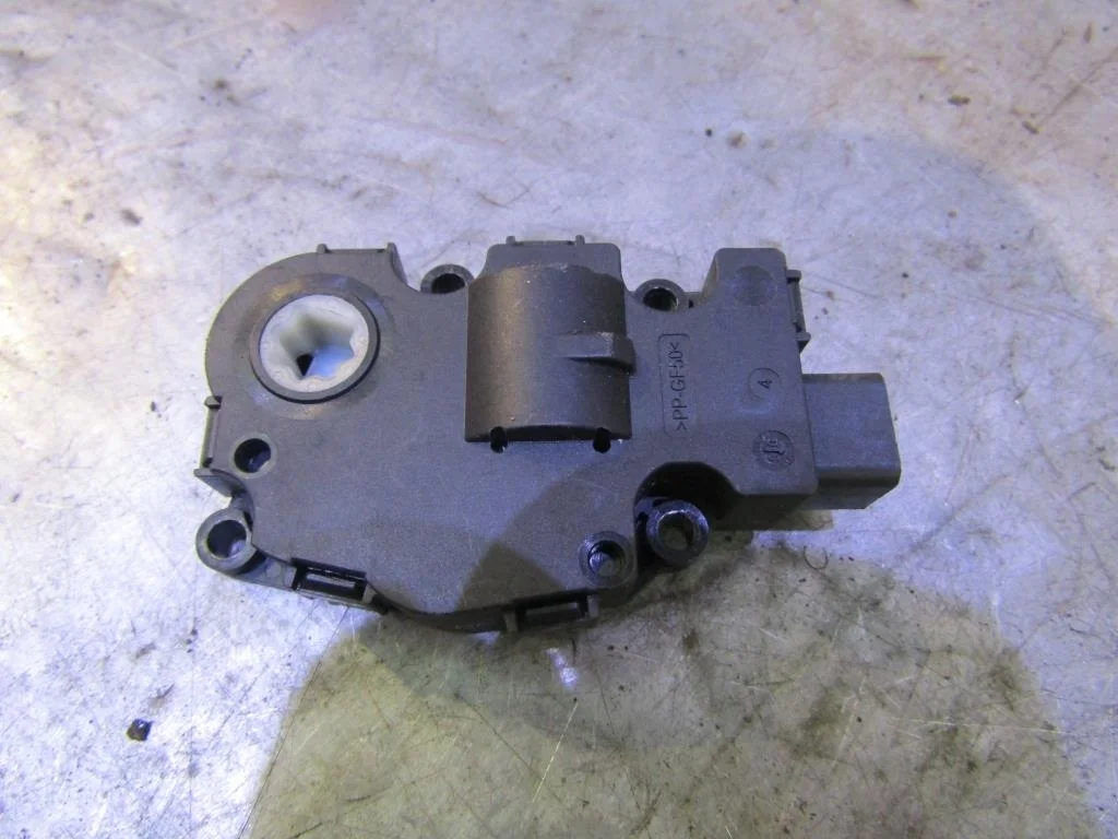 Моторчик заслонки печки Mercedes Benz W251 R-Klasse 2005-нв  [A1669060008]  M113.971 в Вологде