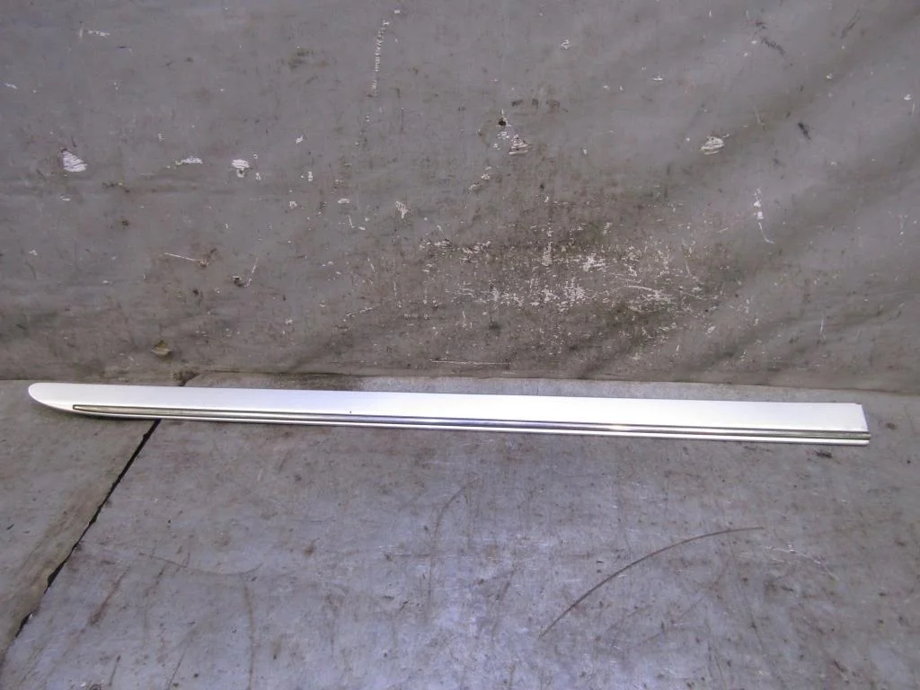 Молдинг передней правой двери Mercedes Benz W251 R-Klasse 2005-нв  [A2516902262]  M113.971 в Вологде